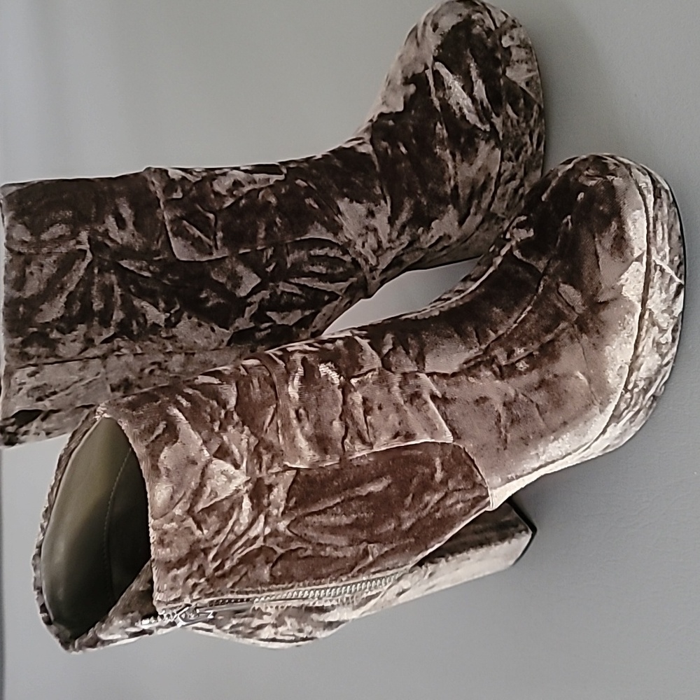 Gianni Bini Platform Didier Crushed Velvet Platform Block Heel Booties Size 8M